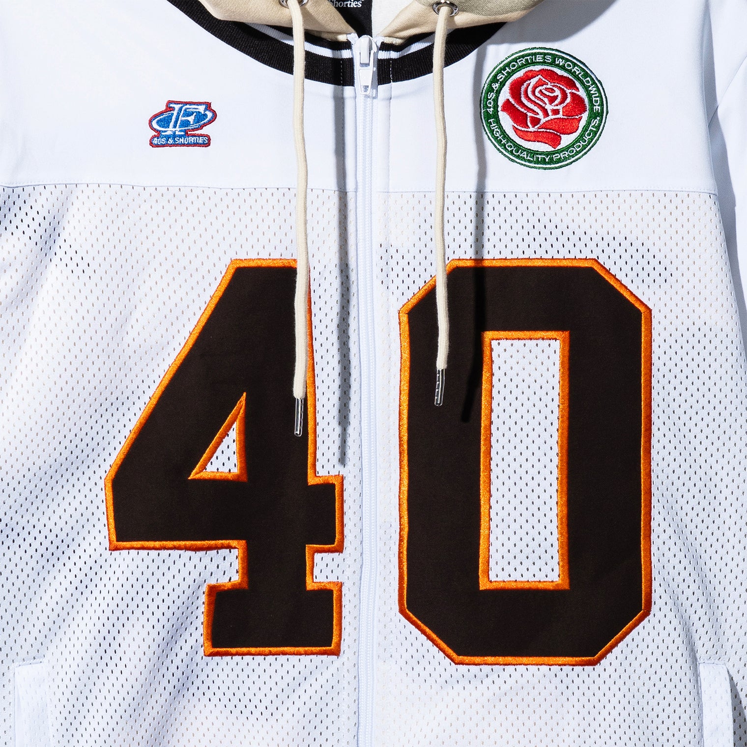 Close-up of Jackson Jersey Sweater Desert Camo – applique 40 number and embroidered chest patches