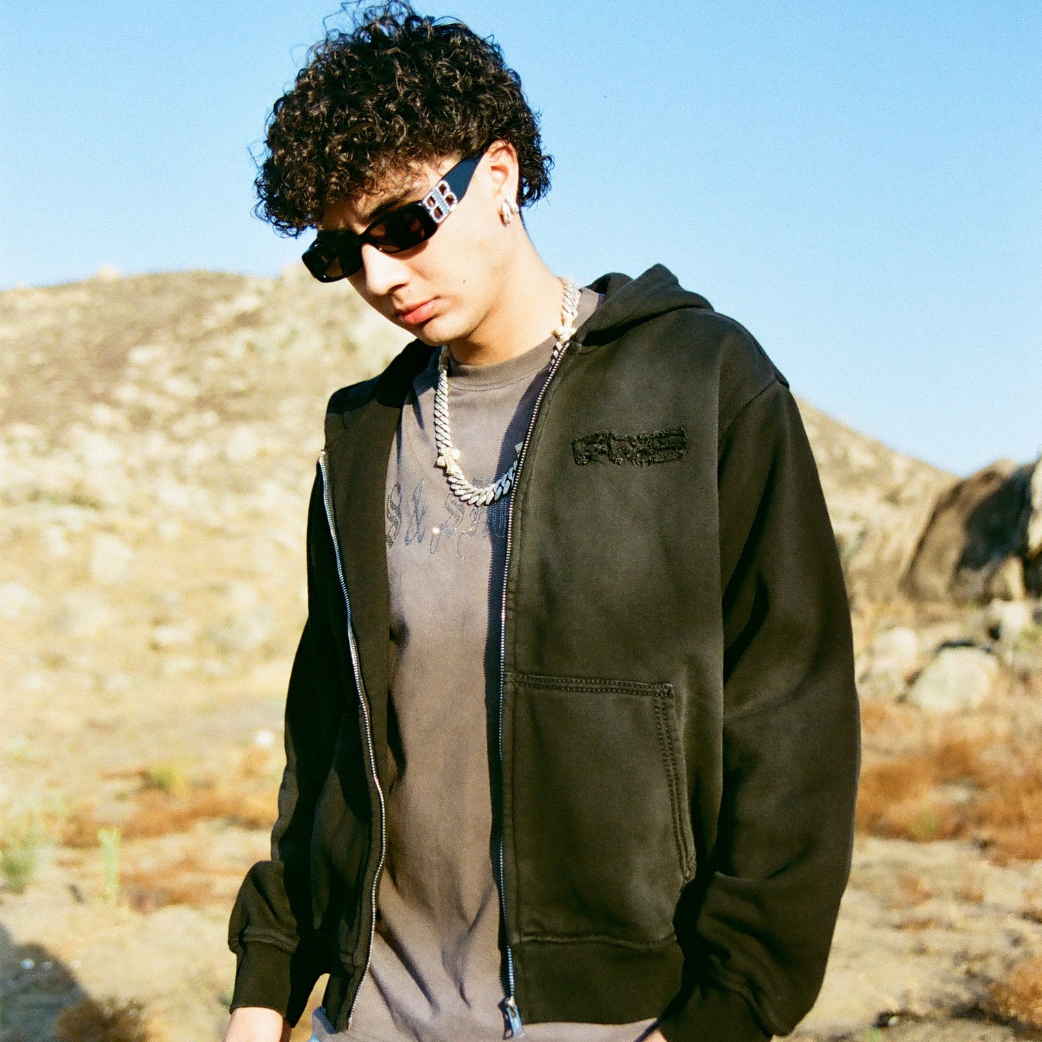 Model wearing 40s & Shorties Faded Logo Zip Hoodie in black.