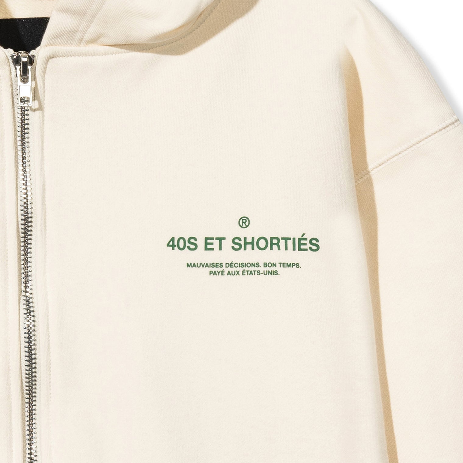 Close-up of front chest graphic reading “40S ET SHORTIÉS” with French text underneath on cream hoodie – 40s & Shorties.
